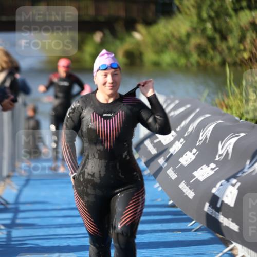 25.08.2024 - Elbe Triathlon Hamburg H.Heesch http://msf.ph/oto/6864327 25.08.2024 09:35:49 Schwimmen 461, 521, 532 meine-sportfotos.de