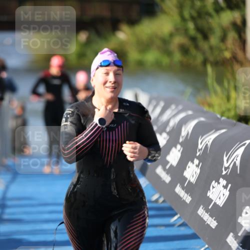 25.08.2024 - Elbe Triathlon Hamburg H.Heesch http://msf.ph/oto/6864343 25.08.2024 09:35:50 Schwimmen 461, 521, 532 meine-sportfotos.de