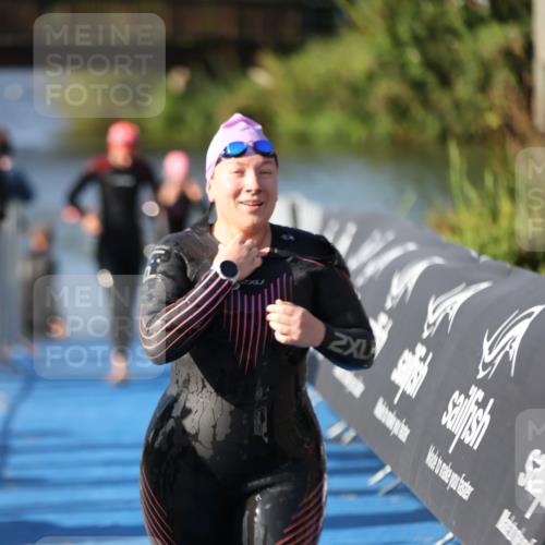 25.08.2024 - Elbe Triathlon Hamburg H.Heesch http://msf.ph/oto/6864349 25.08.2024 09:35:50 Schwimmen 461, 521, 532 meine-sportfotos.de