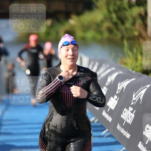 25.08.2024 - Elbe Triathlon Hamburg H.Heesch http://msf.ph/oto/6864352 25.08.2024 09:35:50 Schwimmen 461, 521, 532 meine-sportfotos.de