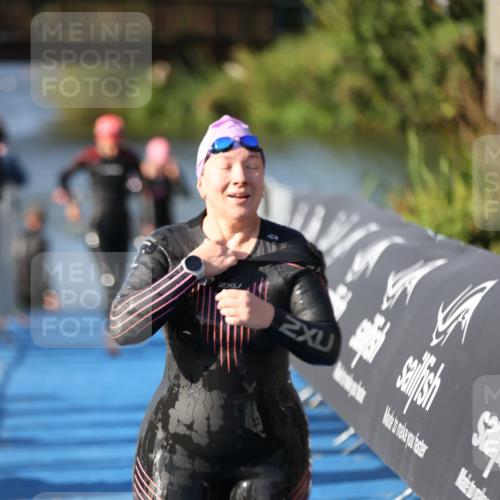 25.08.2024 - Elbe Triathlon Hamburg H.Heesch http://msf.ph/oto/6864357 25.08.2024 09:35:50 Schwimmen 461, 521, 532 meine-sportfotos.de