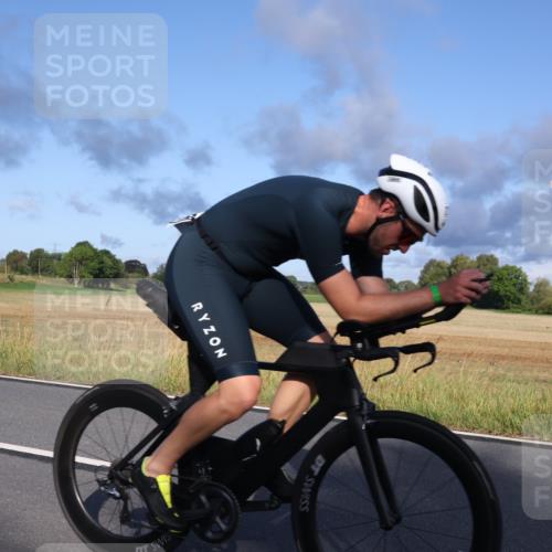 25.08.2024 - Elbe Triathlon Hamburg Fuchs,  Jonas http://msf.ph/oto/6864368 25.08.2024 09:22:10 Radfahren 213, 275, 184, 37 meine-sportfotos.de