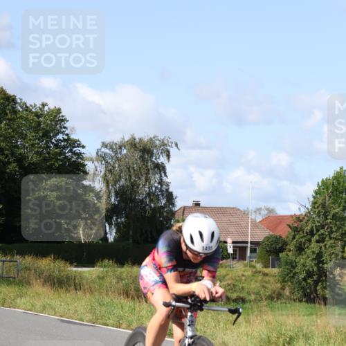 25.08.2024 - Elbe Triathlon Hamburg Fuchs,  Jonas http://msf.ph/oto/6864371 25.08.2024 10:50:00 Radfahren 1849, 1495, 797, 1592 meine-sportfotos.de