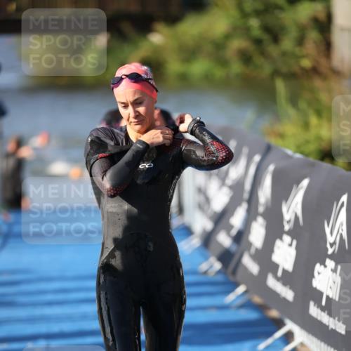25.08.2024 - Elbe Triathlon Hamburg H.Heesch http://msf.ph/oto/6864416 25.08.2024 09:35:58 Schwimmen 461, 487, 521, 532, 540 meine-sportfotos.de