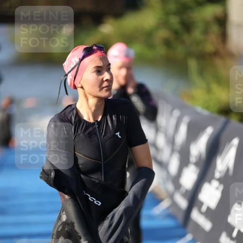 25.08.2024 - Elbe Triathlon Hamburg H.Heesch http://msf.ph/oto/6864464 25.08.2024 09:35:59 Schwimmen 461, 487, 521, 532, 540 meine-sportfotos.de