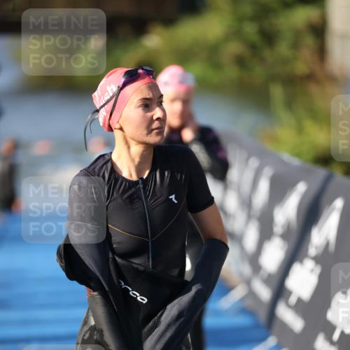 25.08.2024 - Elbe Triathlon Hamburg H.Heesch http://msf.ph/oto/6864468 25.08.2024 09:35:59 Schwimmen 461, 487, 521, 532, 540 meine-sportfotos.de