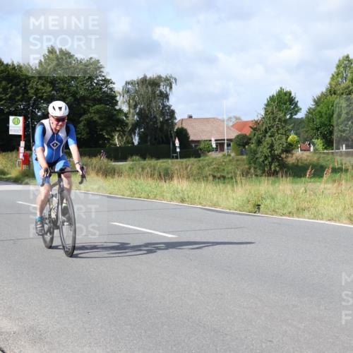 25.08.2024 - Elbe Triathlon Hamburg Fuchs,  Jonas http://msf.ph/oto/6864507 25.08.2024 10:06:26 Radfahren 445, 426, 175 meine-sportfotos.de