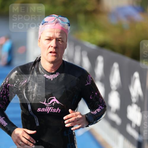 25.08.2024 - Elbe Triathlon Hamburg H.Heesch http://msf.ph/oto/6864527 25.08.2024 09:36:01 Schwimmen 487, 521, 532, 540 meine-sportfotos.de