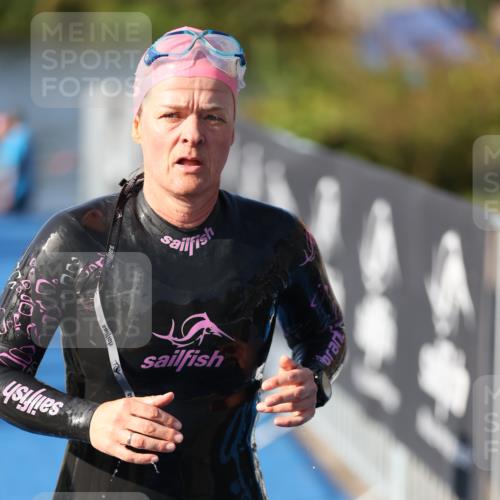 25.08.2024 - Elbe Triathlon Hamburg H.Heesch http://msf.ph/oto/6864538 25.08.2024 09:36:01 Schwimmen 487, 521, 532, 540 meine-sportfotos.de