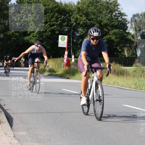25.08.2024 - Elbe Triathlon Hamburg Fuchs,  Jonas http://msf.ph/oto/6864554 25.08.2024 10:06:39 Radfahren 523, 367, 529, 347, 256 meine-sportfotos.de