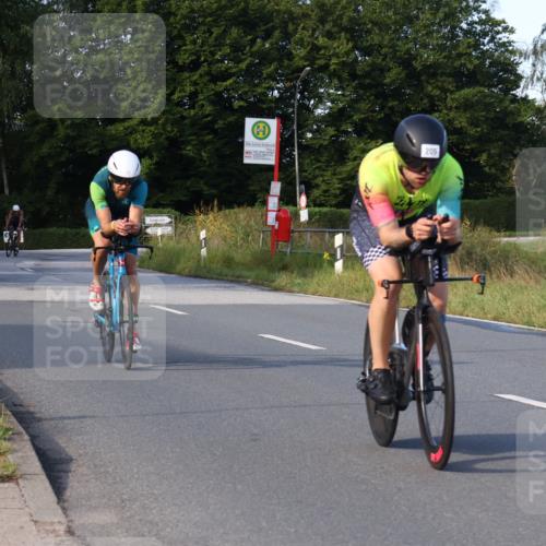 25.08.2024 - Elbe Triathlon Hamburg Fuchs,  Jonas http://msf.ph/oto/6864564 25.08.2024 09:22:44 Radfahren 327, 209, 45, 443 meine-sportfotos.de