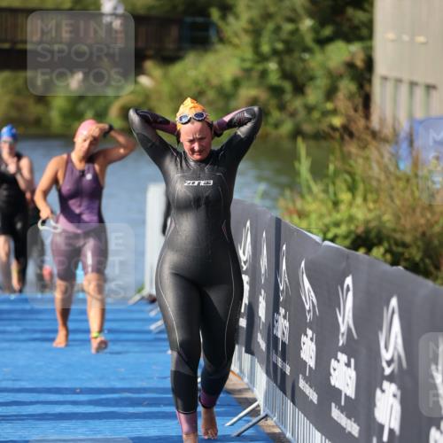25.08.2024 - Elbe Triathlon Hamburg H.Heesch http://msf.ph/oto/6864610 25.08.2024 09:36:19 Schwimmen 487, 501, 540 meine-sportfotos.de