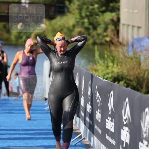 25.08.2024 - Elbe Triathlon Hamburg H.Heesch http://msf.ph/oto/6864639 25.08.2024 09:36:20 Schwimmen 487, 501, 540 meine-sportfotos.de