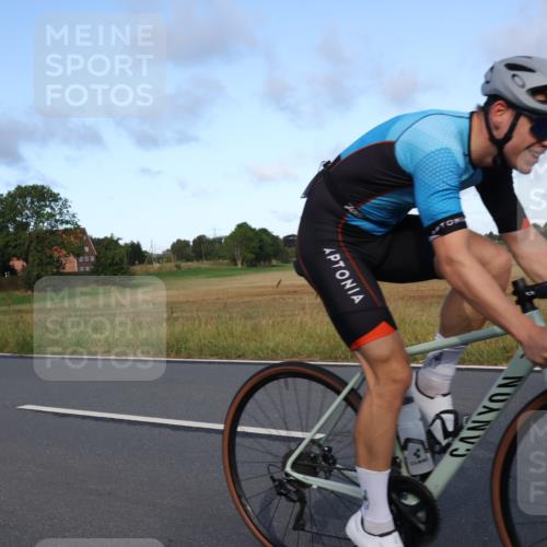 25.08.2024 - Elbe Triathlon Hamburg Fuchs,  Jonas http://msf.ph/oto/6864706 25.08.2024 09:22:59 Radfahren 56, 208 meine-sportfotos.de