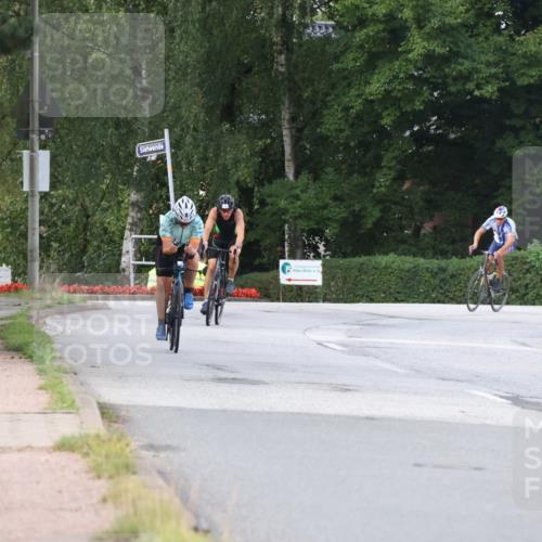 25.08.2024 - Elbe Triathlon Hamburg Fuchs,  Jonas http://msf.ph/oto/6864843 25.08.2024 10:07:09 Radfahren 325, 533, 389 meine-sportfotos.de