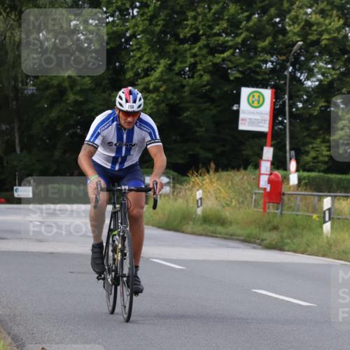 25.08.2024 - Elbe Triathlon Hamburg Fuchs,  Jonas http://msf.ph/oto/6864938 25.08.2024 10:07:16 Radfahren 533, 389, 268, 368 meine-sportfotos.de