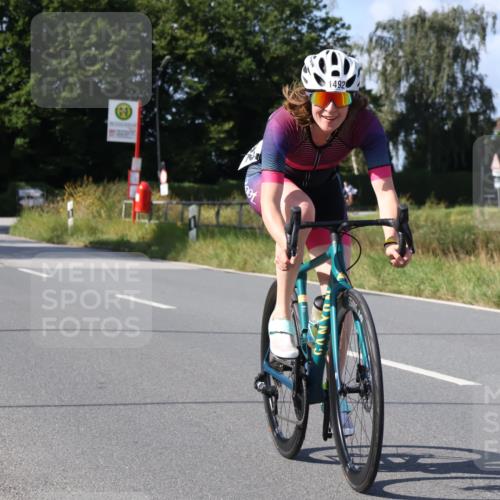 25.08.2024 - Elbe Triathlon Hamburg Fuchs,  Jonas http://msf.ph/oto/6865047 25.08.2024 10:52:01 Radfahren 1492 meine-sportfotos.de