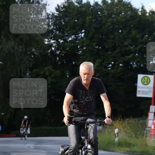 25.08.2024 - Elbe Triathlon Hamburg Fuchs,  Jonas http://msf.ph/oto/6865093 25.08.2024 10:52:24 Radfahren 1571, 1581, 755, 796 meine-sportfotos.de