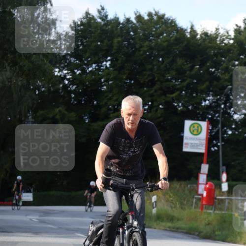 25.08.2024 - Elbe Triathlon Hamburg Fuchs,  Jonas http://msf.ph/oto/6865098 25.08.2024 10:52:24 Radfahren 1571, 1581, 755, 796 meine-sportfotos.de