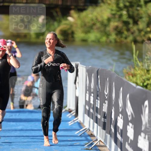 25.08.2024 - Elbe Triathlon Hamburg H.Heesch http://msf.ph/oto/6865100 25.08.2024 09:37:26 Schwimmen 471, 488, 493, 509 meine-sportfotos.de
