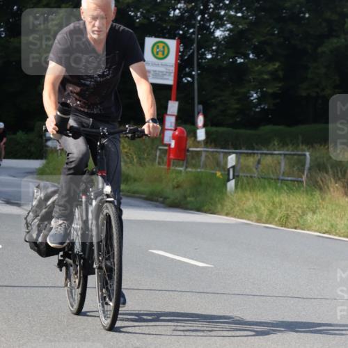 25.08.2024 - Elbe Triathlon Hamburg Fuchs,  Jonas http://msf.ph/oto/6865102 25.08.2024 10:52:24 Radfahren 1571, 1581, 755, 796 meine-sportfotos.de