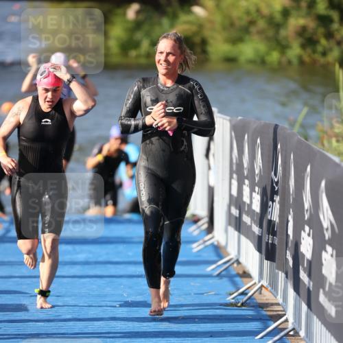 25.08.2024 - Elbe Triathlon Hamburg H.Heesch http://msf.ph/oto/6865116 25.08.2024 09:37:26 Schwimmen 471, 488, 493, 509 meine-sportfotos.de