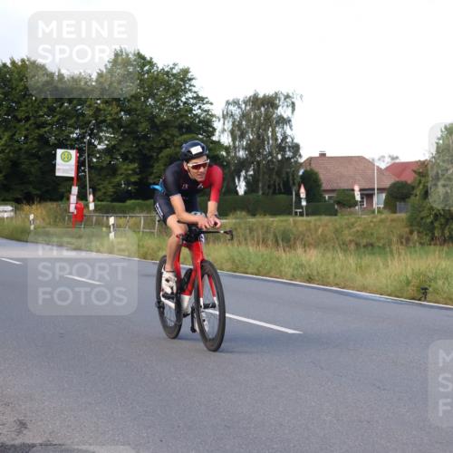 25.08.2024 - Elbe Triathlon Hamburg Fuchs,  Jonas http://msf.ph/oto/6865124 25.08.2024 09:23:35 Radfahren 258, 86, 64, 342, 35 meine-sportfotos.de