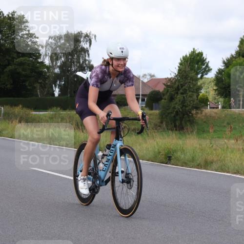 25.08.2024 - Elbe Triathlon Hamburg Fuchs,  Jonas http://msf.ph/oto/6865157 25.08.2024 10:08:08 Radfahren 490, 479, 506 meine-sportfotos.de