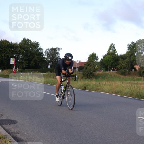 25.08.2024 - Elbe Triathlon Hamburg Fuchs,  Jonas http://msf.ph/oto/6865175 25.08.2024 09:23:38 Radfahren 86, 64, 342, 35, 153 meine-sportfotos.de
