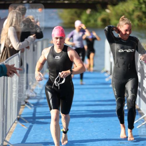 25.08.2024 - Elbe Triathlon Hamburg H.Heesch http://msf.ph/oto/6865214 25.08.2024 09:37:28 Schwimmen 471, 488, 493, 500, 509 meine-sportfotos.de