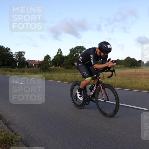 25.08.2024 - Elbe Triathlon Hamburg Fuchs,  Jonas http://msf.ph/oto/6865230 25.08.2024 09:23:41 Radfahren 64, 342, 35, 153 meine-sportfotos.de
