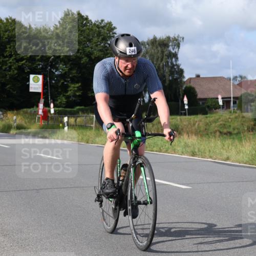 25.08.2024 - Elbe Triathlon Hamburg Fuchs,  Jonas http://msf.ph/oto/6865394 25.08.2024 10:09:00 Radfahren 246 meine-sportfotos.de