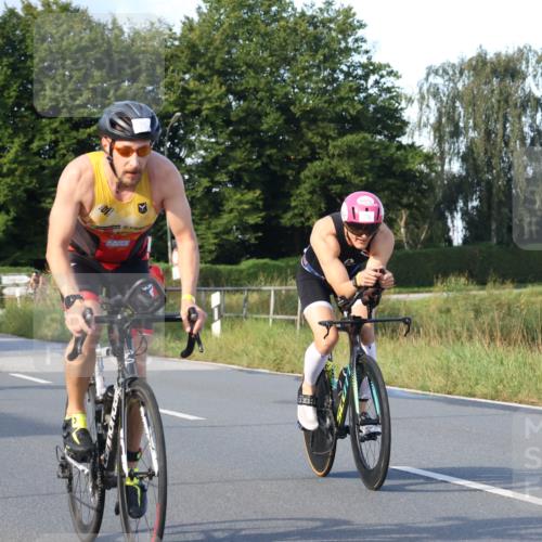 25.08.2024 - Elbe Triathlon Hamburg Fuchs,  Jonas http://msf.ph/oto/6865444 25.08.2024 09:24:08 Radfahren 369, 76, 74, 117, 283 meine-sportfotos.de