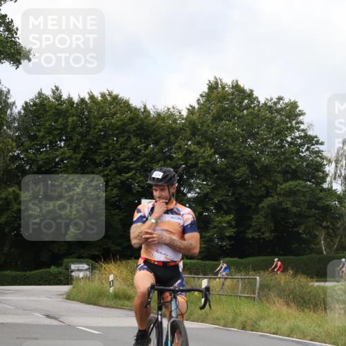 25.08.2024 - Elbe Triathlon Hamburg Fuchs,  Jonas http://msf.ph/oto/6865493 25.08.2024 10:09:20 Radfahren 365 meine-sportfotos.de