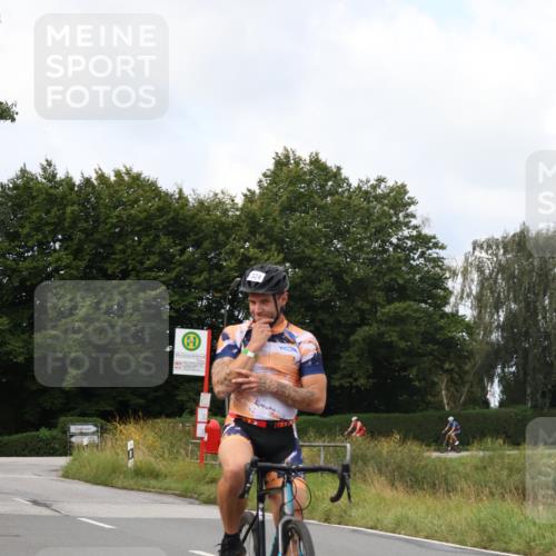 25.08.2024 - Elbe Triathlon Hamburg Fuchs,  Jonas http://msf.ph/oto/6865497 25.08.2024 10:09:20 Radfahren 365 meine-sportfotos.de