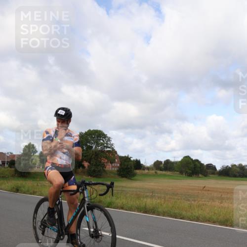 25.08.2024 - Elbe Triathlon Hamburg Fuchs,  Jonas http://msf.ph/oto/6865516 25.08.2024 10:09:21 Radfahren 365 meine-sportfotos.de