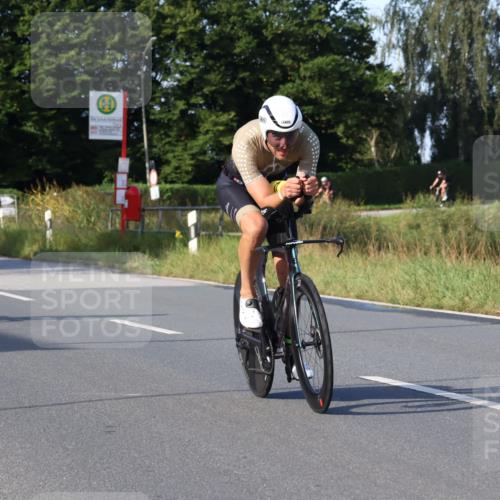 25.08.2024 - Elbe Triathlon Hamburg Fuchs,  Jonas http://msf.ph/oto/6865525 25.08.2024 09:24:15 Radfahren 117, 283, 97, 174, 295 meine-sportfotos.de