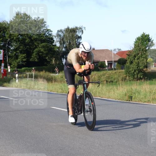 25.08.2024 - Elbe Triathlon Hamburg Fuchs,  Jonas http://msf.ph/oto/6865534 25.08.2024 09:24:15 Radfahren 117, 283, 97, 174, 295 meine-sportfotos.de