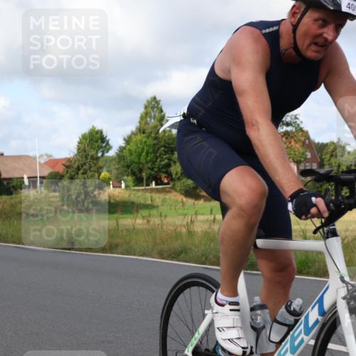 25.08.2024 - Elbe Triathlon Hamburg Fuchs,  Jonas http://msf.ph/oto/6865864 25.08.2024 10:11:09 Radfahren 322, 405, 398 meine-sportfotos.de