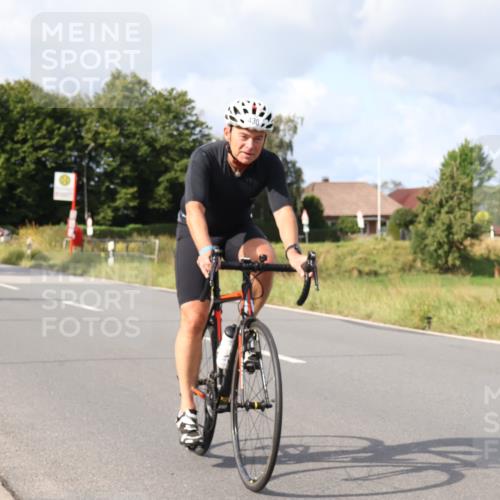 25.08.2024 - Elbe Triathlon Hamburg Fuchs,  Jonas http://msf.ph/oto/6865962 25.08.2024 10:11:34 Radfahren 408, 530, 430, 213 meine-sportfotos.de