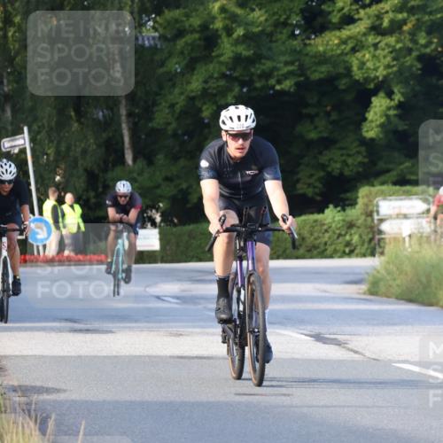 25.08.2024 - Elbe Triathlon Hamburg Fuchs,  Jonas http://msf.ph/oto/6865964 25.08.2024 09:25:00 Radfahren 220, 110, 95 meine-sportfotos.de