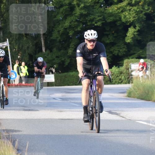 25.08.2024 - Elbe Triathlon Hamburg Fuchs,  Jonas http://msf.ph/oto/6865968 25.08.2024 09:25:00 Radfahren 220, 110, 95 meine-sportfotos.de