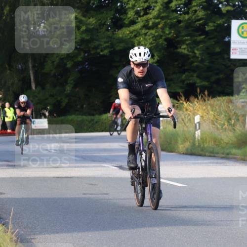 25.08.2024 - Elbe Triathlon Hamburg Fuchs,  Jonas http://msf.ph/oto/6865972 25.08.2024 09:25:00 Radfahren 220, 110, 95 meine-sportfotos.de