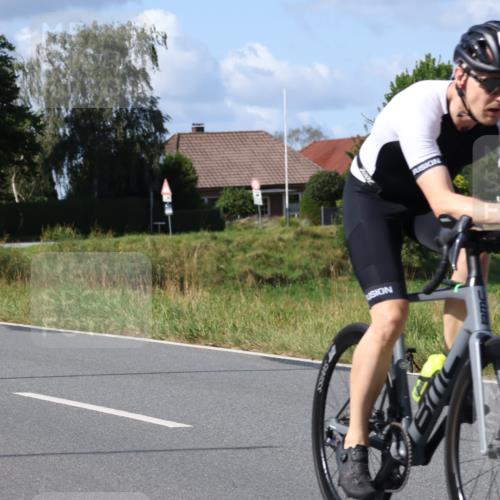 25.08.2024 - Elbe Triathlon Hamburg Fuchs,  Jonas http://msf.ph/oto/6865975 25.08.2024 10:54:44 Radfahren 1533, 1486, 1545, 1563, 783, 1510 meine-sportfotos.de
