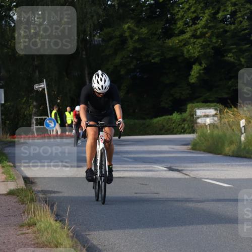 25.08.2024 - Elbe Triathlon Hamburg Fuchs,  Jonas http://msf.ph/oto/6865987 25.08.2024 09:25:02 Radfahren 220, 110, 95, 87 meine-sportfotos.de