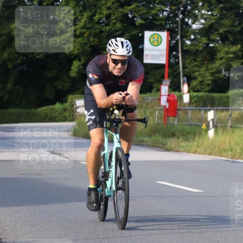 25.08.2024 - Elbe Triathlon Hamburg Fuchs,  Jonas http://msf.ph/oto/6866001 25.08.2024 09:25:05 Radfahren 220, 110, 95, 87, 303 meine-sportfotos.de
