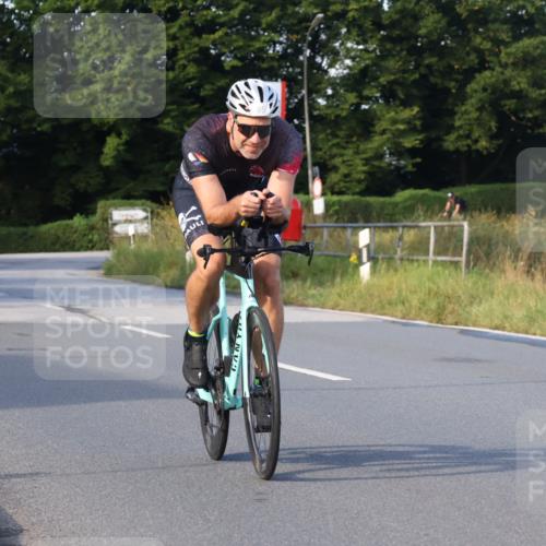 25.08.2024 - Elbe Triathlon Hamburg Fuchs,  Jonas http://msf.ph/oto/6866006 25.08.2024 09:25:05 Radfahren 220, 110, 95, 87, 303 meine-sportfotos.de