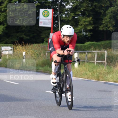 25.08.2024 - Elbe Triathlon Hamburg Fuchs,  Jonas http://msf.ph/oto/6866016 25.08.2024 09:25:07 Radfahren 220, 110, 95, 87, 303, 426 meine-sportfotos.de