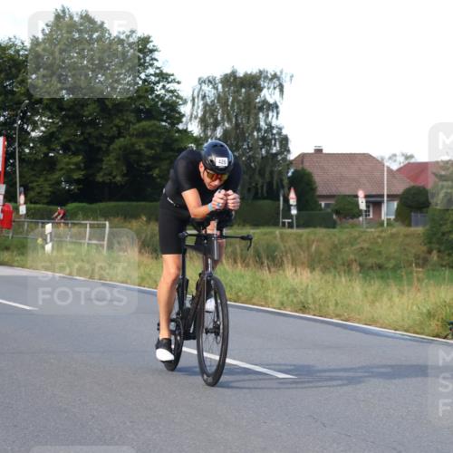 25.08.2024 - Elbe Triathlon Hamburg Fuchs,  Jonas http://msf.ph/oto/6866053 25.08.2024 09:25:12 Radfahren 87, 303, 426, 415, 226, 43 meine-sportfotos.de