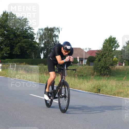25.08.2024 - Elbe Triathlon Hamburg Fuchs,  Jonas http://msf.ph/oto/6866059 25.08.2024 09:25:13 Radfahren 87, 303, 426, 415, 226, 43 meine-sportfotos.de